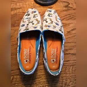 Bobs By Skechers (Dogs) Shoes Size 6 (Dogs On Beach)